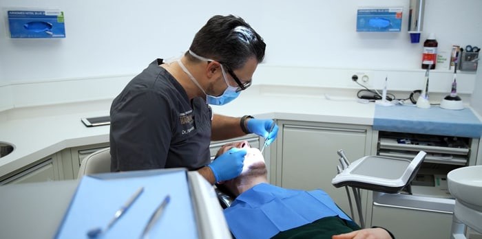 Zahnimplanate Behandlung in Höxter mit Dr. med. dent. Michael Hansmann