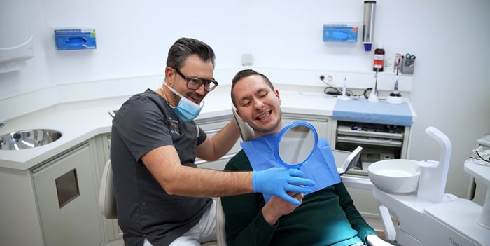 Zahnimplanate Behandlung in Höxter mit Dr. med. dent. Michael Hansmann